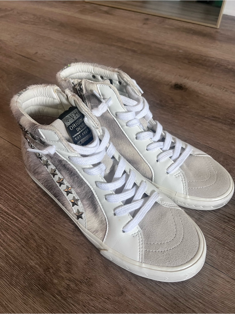 Vintage Havana White & Gray High-Top Star-Stud Sneakers - size 7